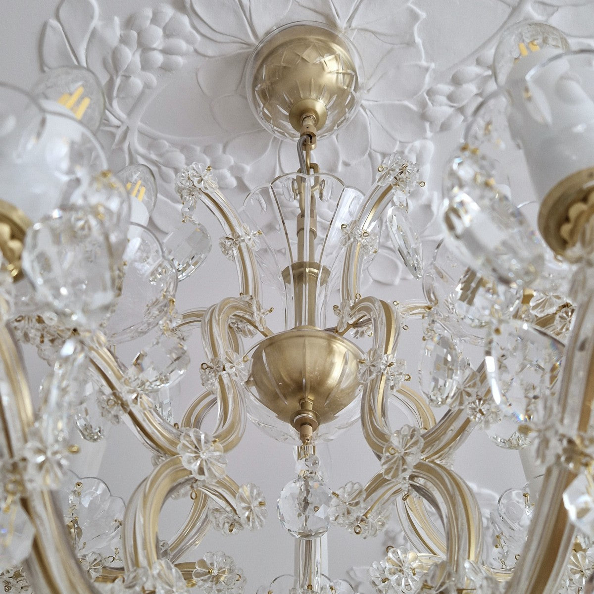 15-flame Teresian chandelier with crystal almonds and matte gold metal