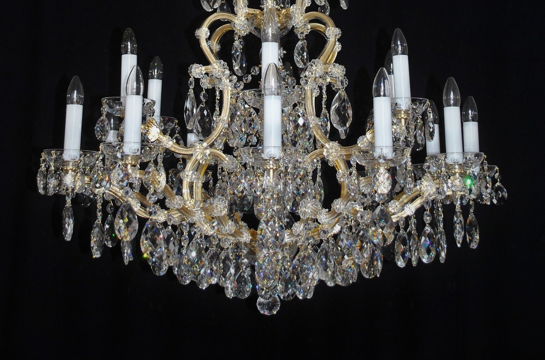 18-flame high Maria Theresa crystal chandelier with crystal almonds I.