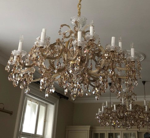 18 flames Theresian Crystal chandelier in honey color
