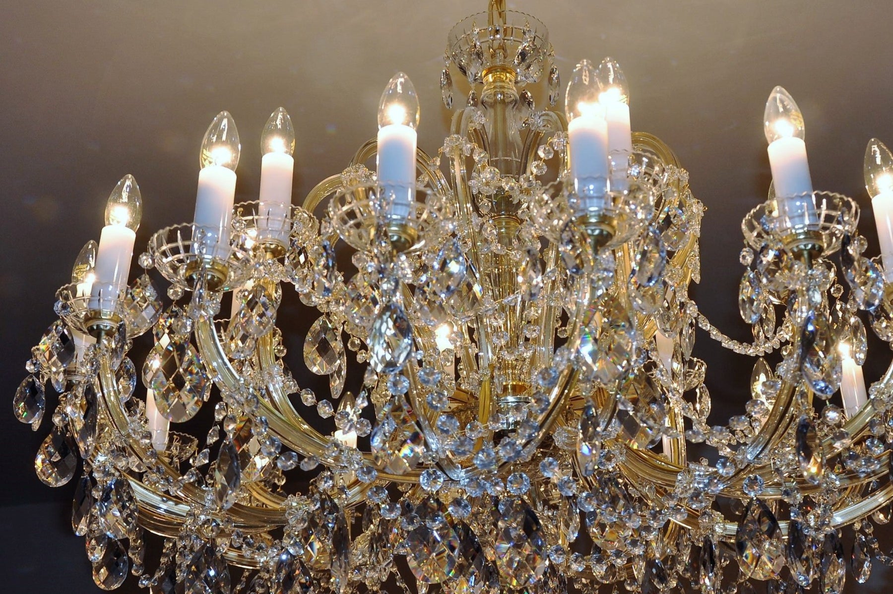 24-flame Maria Theresa crystal chandelier with the square hand-cut