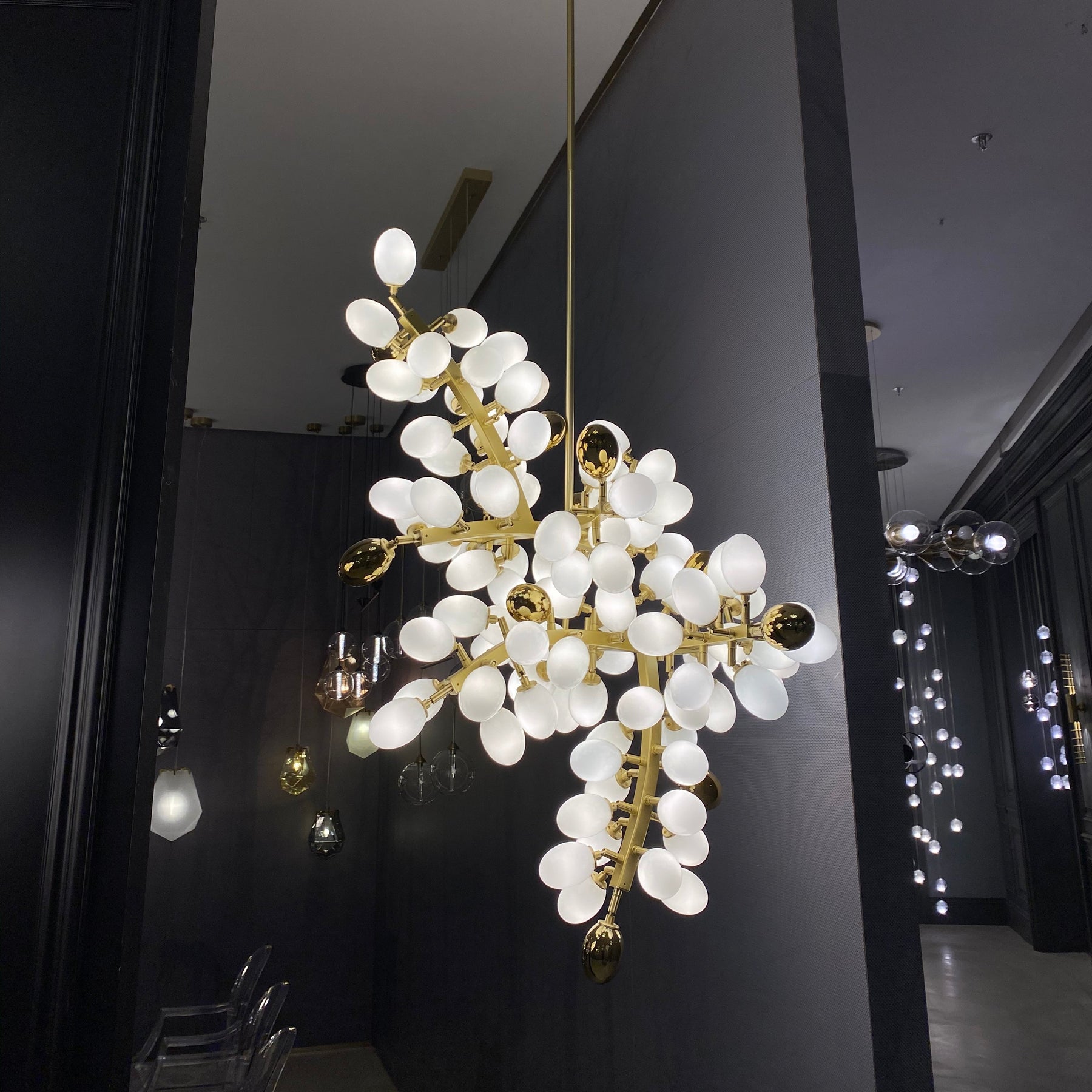 Light Luxury Nordic Creative Art Designer Pure White Grape Chandelier for Living/Dining Room