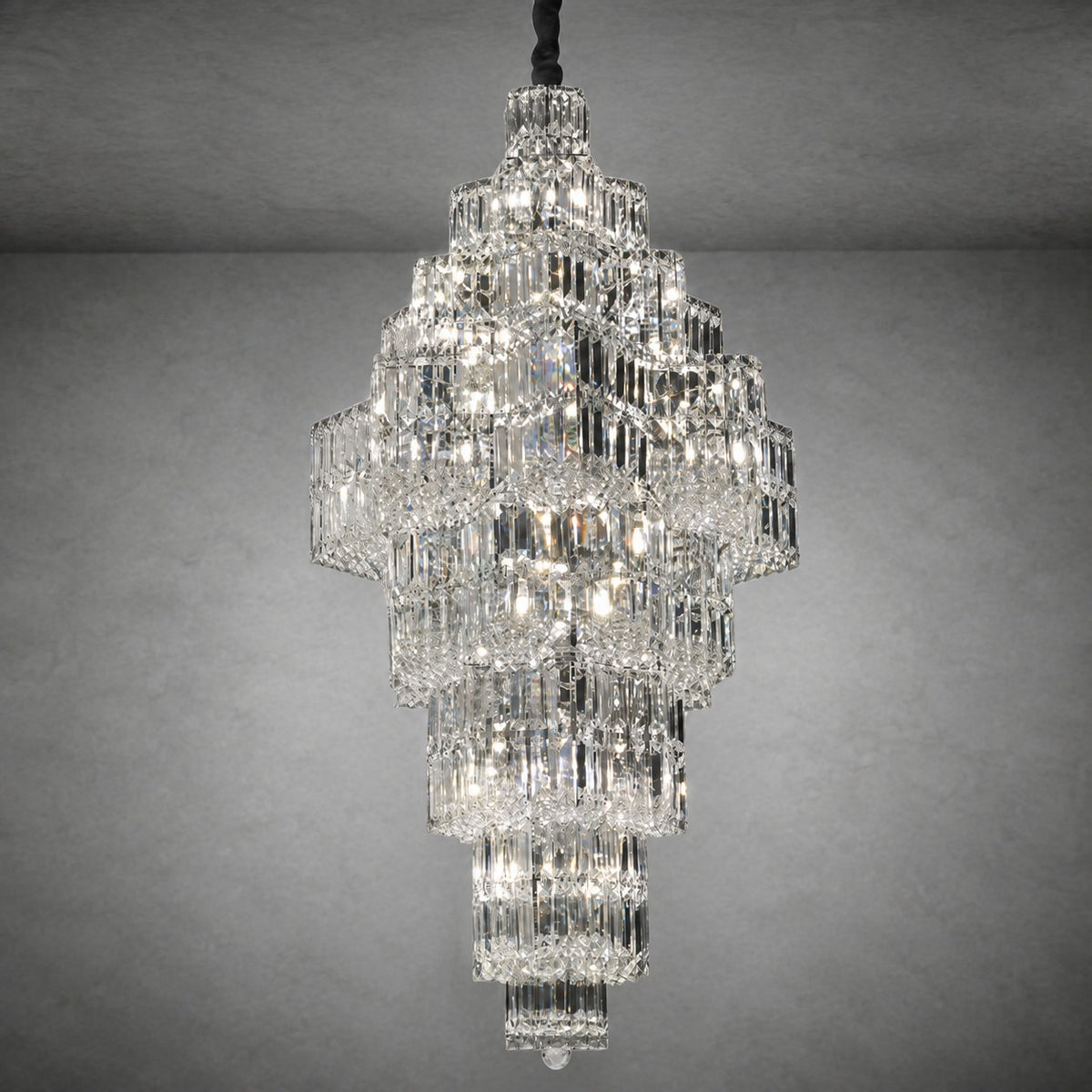 Universo Crystal Halo Chandelier