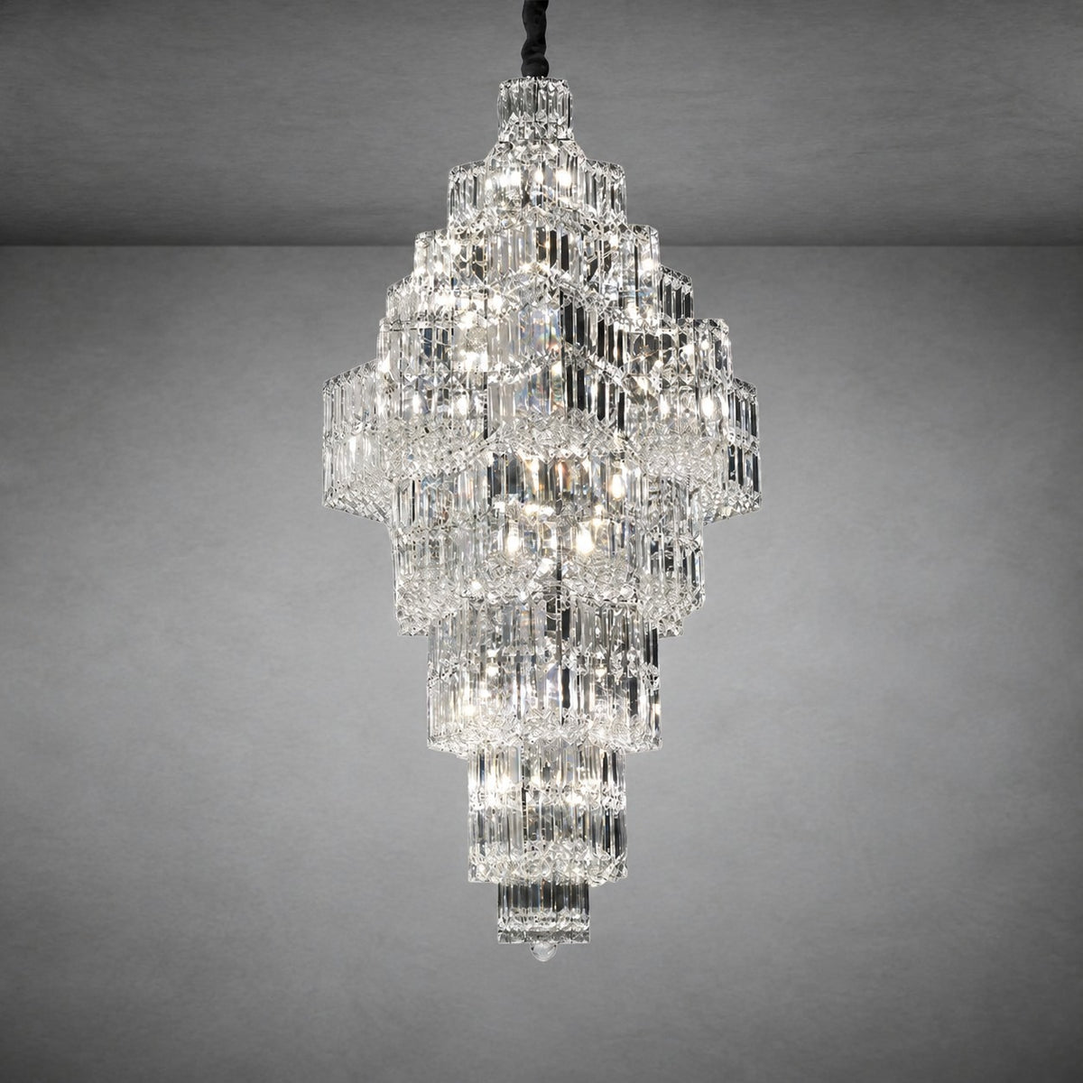 Universo Crystal Halo Chandelier