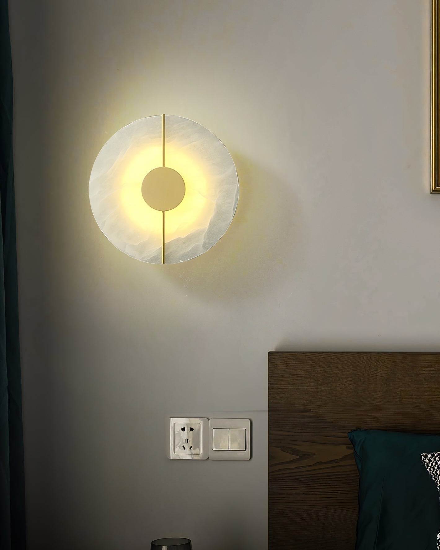 Thorne Alabaster Modern Wall Lamp