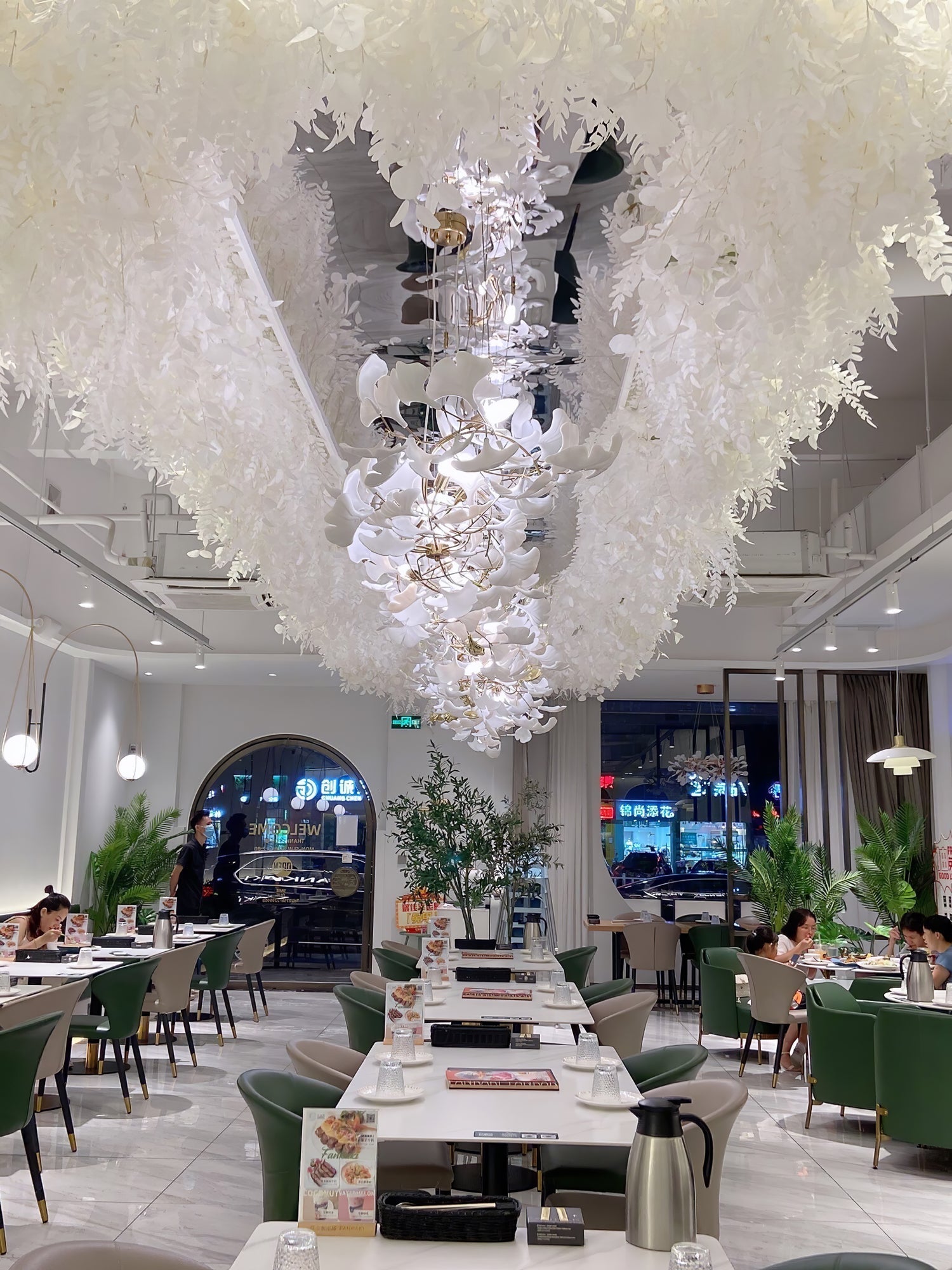 Gingko Leaves Ceramics Spiral Branch Chandelier