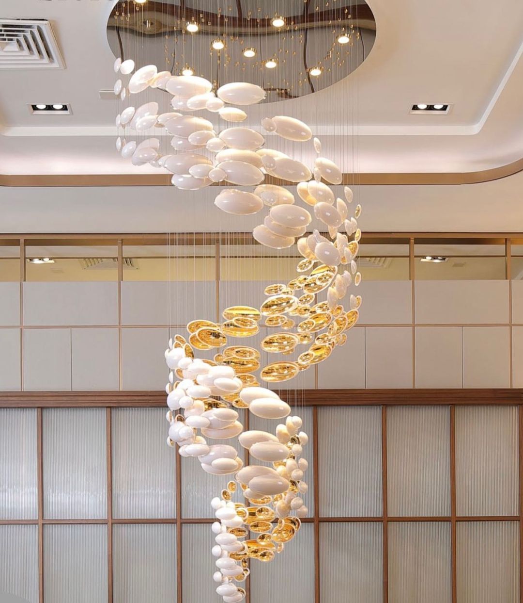 Modern Artistic Unique Golden Dragon Egg Chandelier for Staircase/ Sales Center/ Hotel