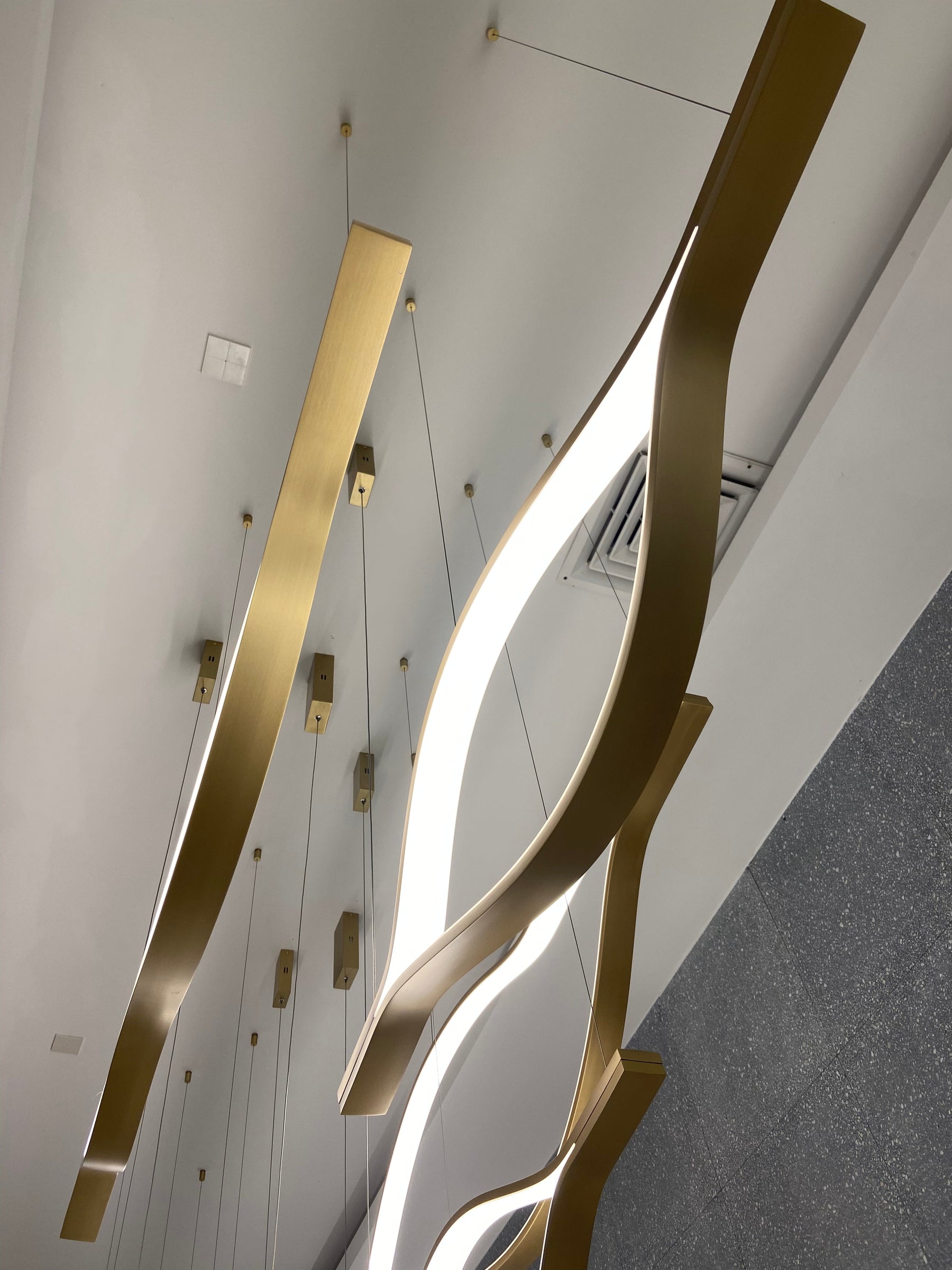 Modern Simple Brass Waving Chandelier for Living/Dining Room/Kitchen Island