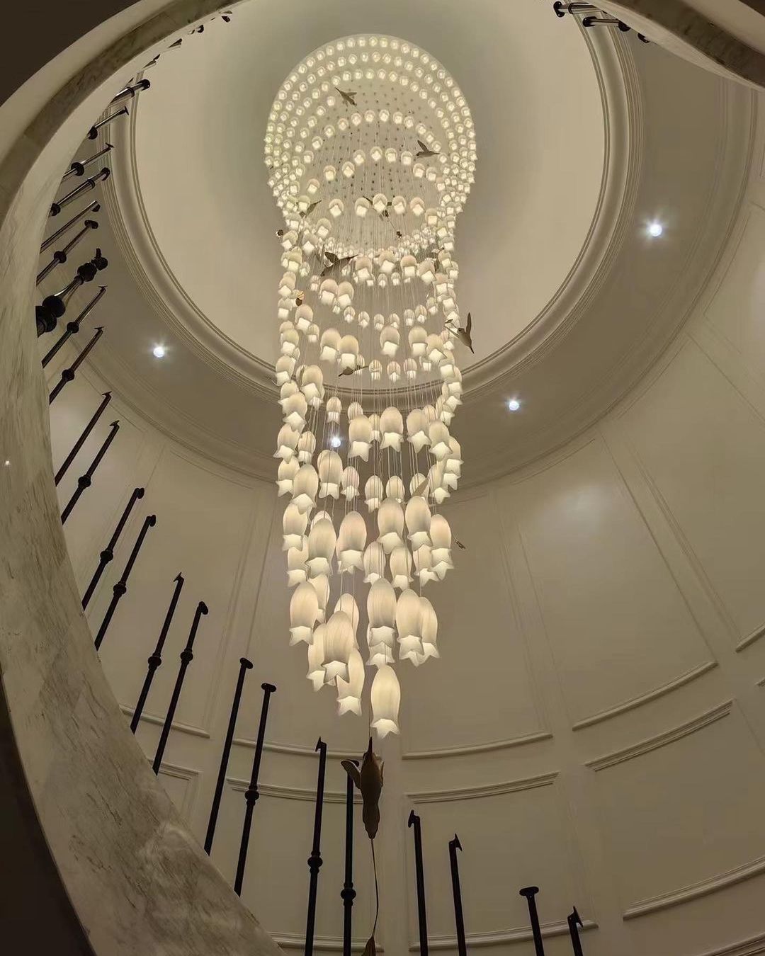 Modern White Ceramic Elegant Tulip Flower Chandelier For Foyer/Staircase